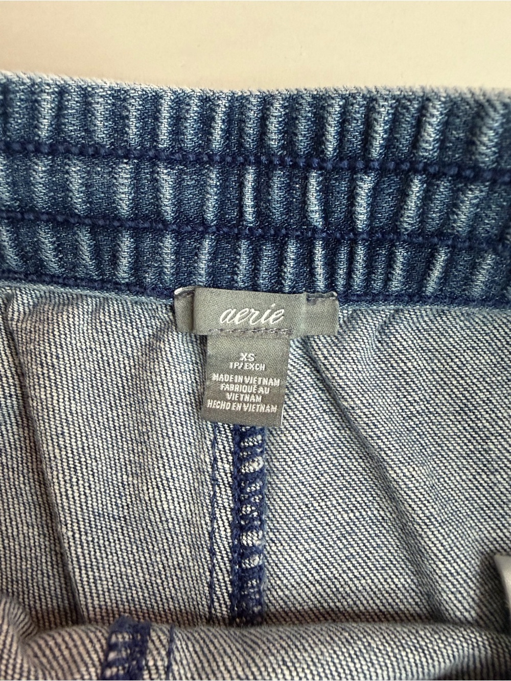 Aerie Chambray Jean Shorts Women’s Sz-XS Drawstring Pull-On Frayed Hem Mid Wash - Picture 4 of 6